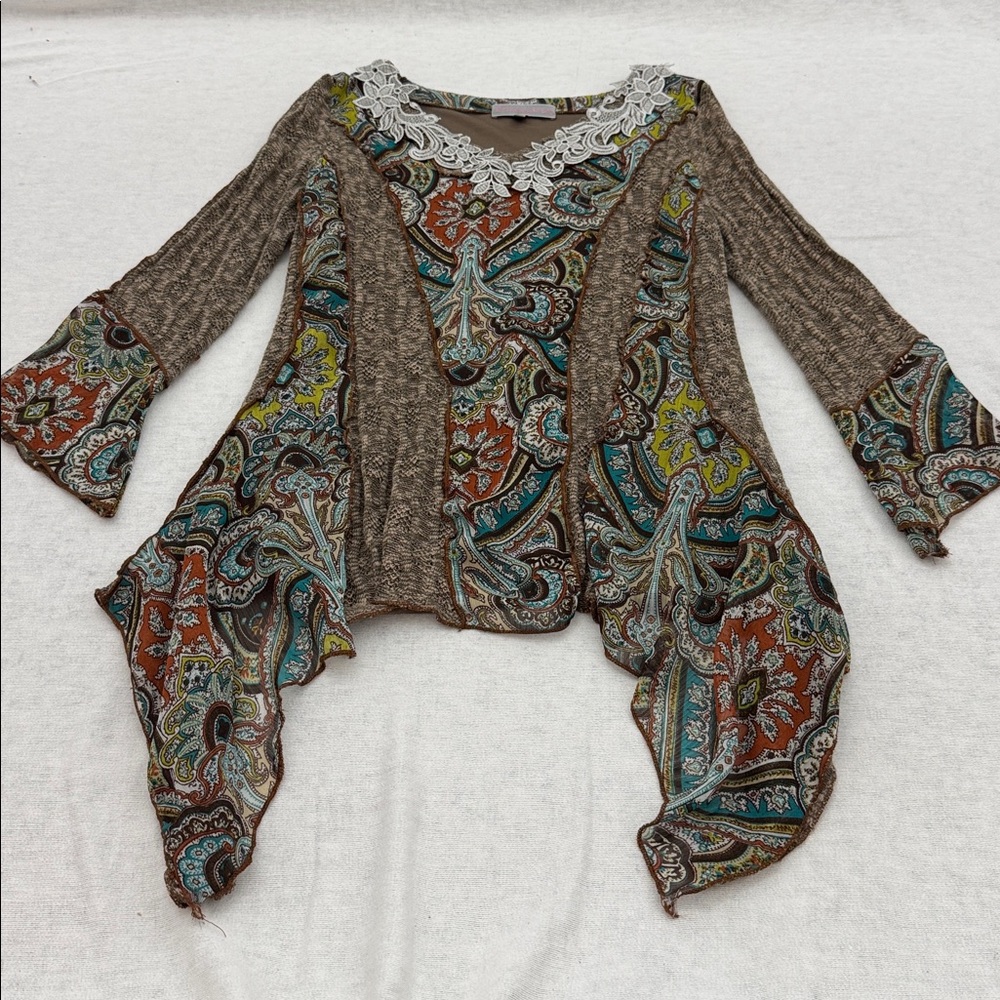 Pretty Angel Paisley Tunic w/ Lace Accents, bodice is lined, pretty sleeved (mlb